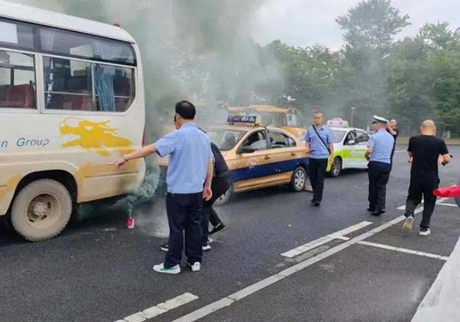 常德桃花源交警組織多部門開(kāi)展道路交通事故應(yīng)急演練