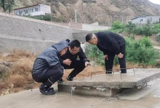 七里河區(qū)政府領(lǐng)導檢查指導黃峪鎮(zhèn)防汛及河長制工作